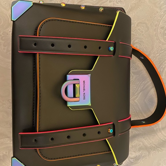 Michael Kors Manhattan Medium Contrast Trim Leather Satchel Stud Signature Bag - Picture 2 of 6